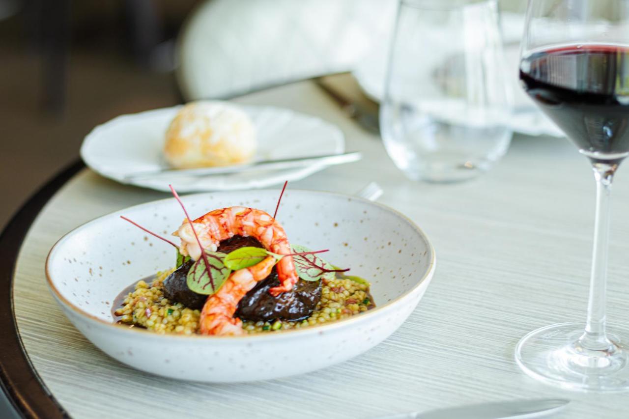 Epic Sana Lisboa Hotel Екстер'єр фото A meal served in the First Class cabin
