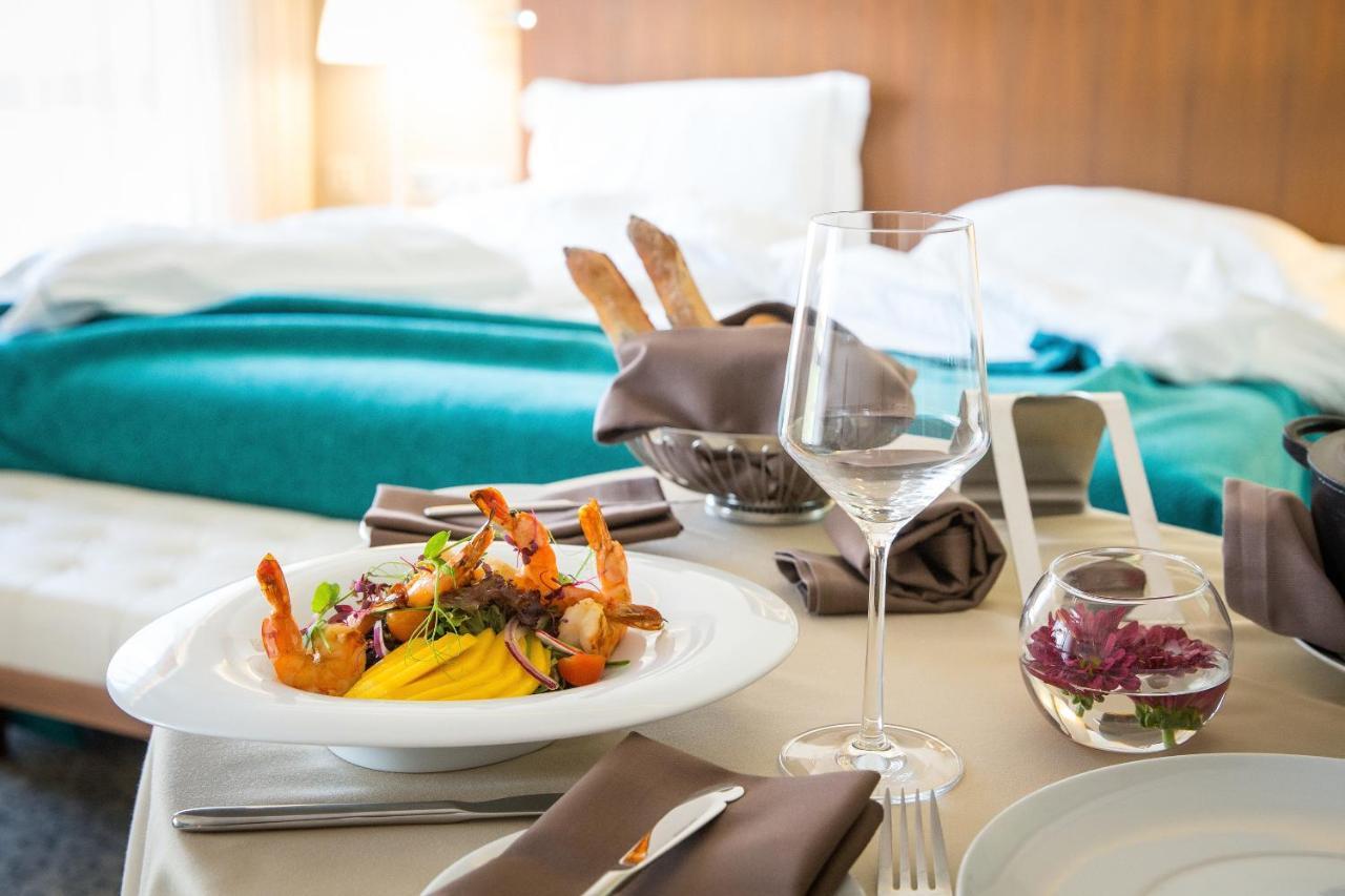 Epic Sana Lisboa Hotel Екстер'єр фото Room service