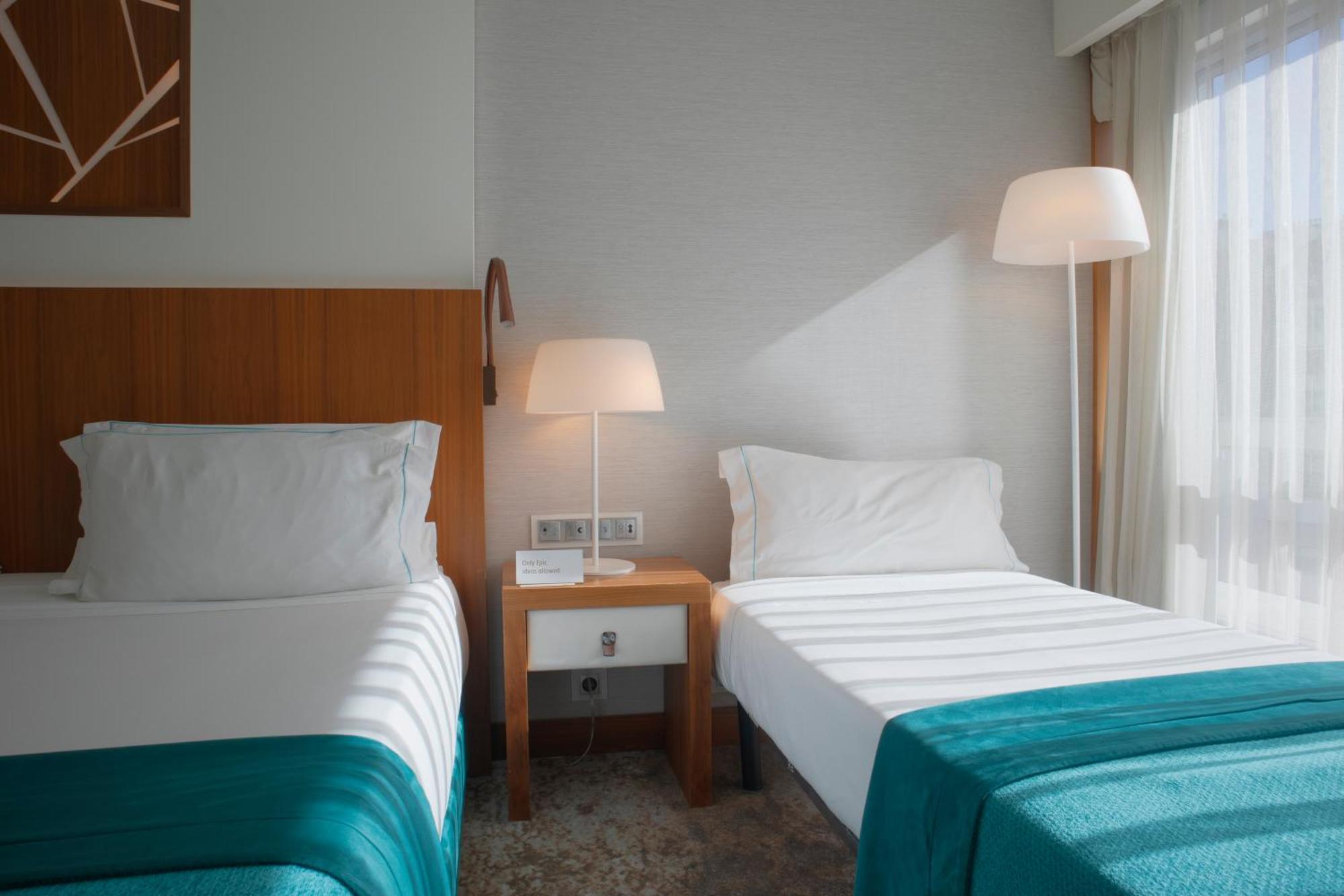 Epic Sana Lisboa Hotel Номер фото A room at the hotel